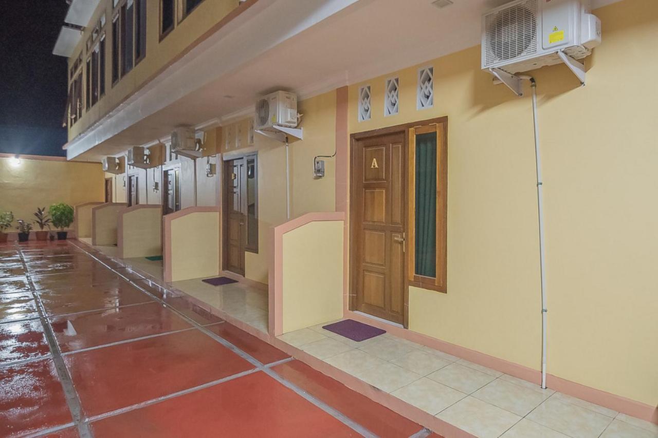 Hotel Reddoorz Near Rsud Dr Abdul Aziz Singkawang Exterior foto